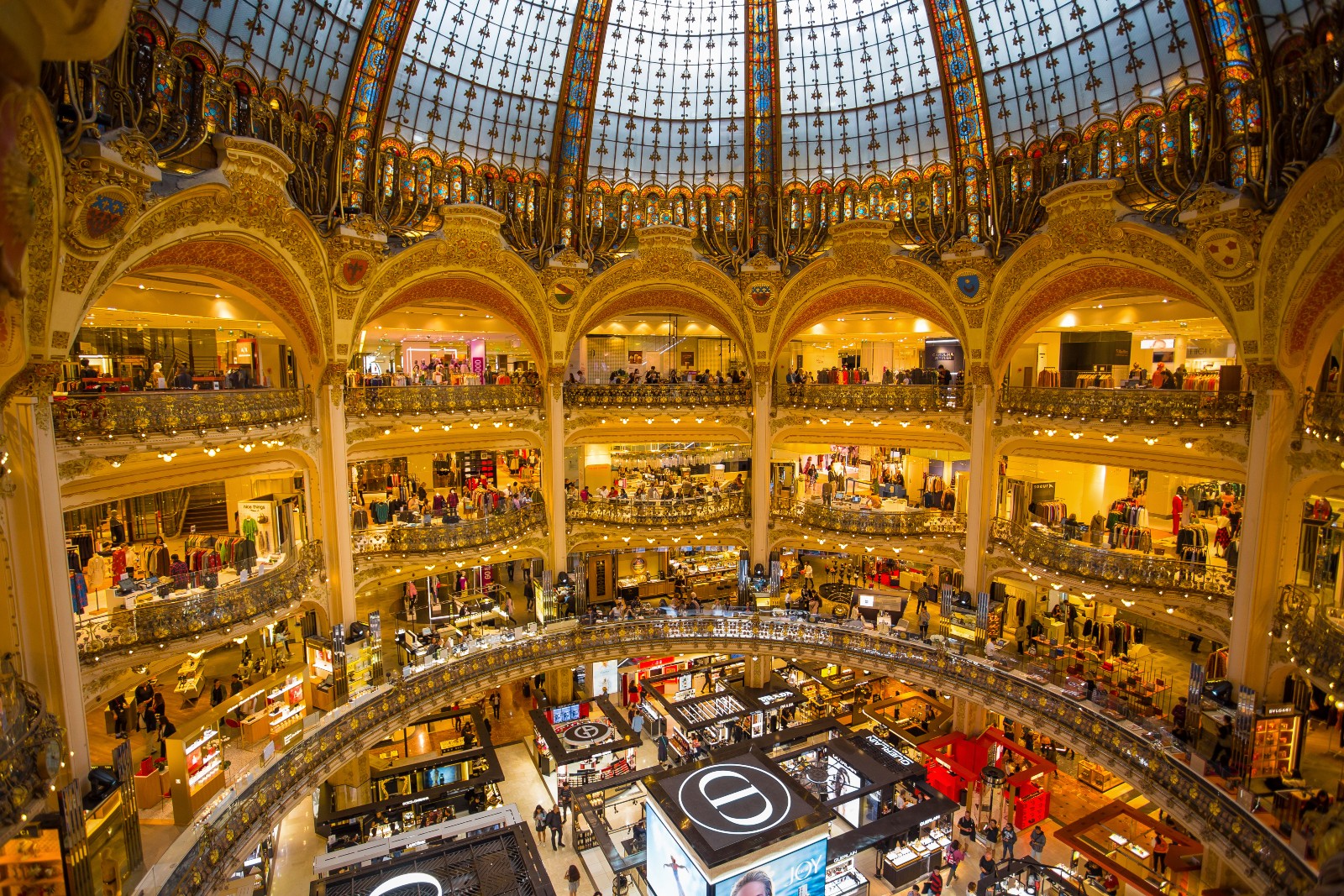 galeries lafayette paris tourist discount